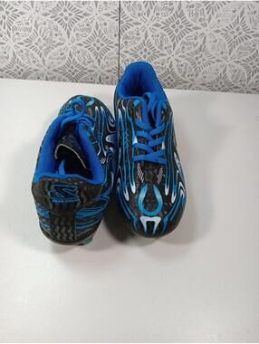 Boys Cleats Deng Chuan Brand Size 32 EU  1.5 US  Soccer CLEATS